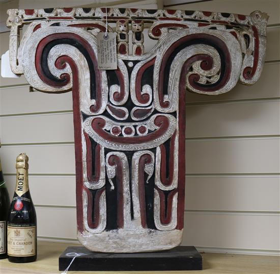A Papua New Guinea tribal carving